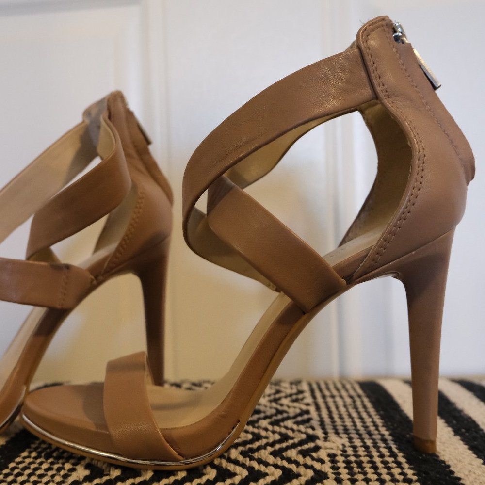 Kenneth Cole - Brooke Cross Strapped Heeled Sandal | Size 6